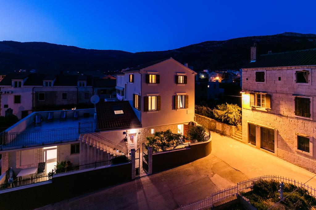 Apartments Kastelani Komiža Exterior foto